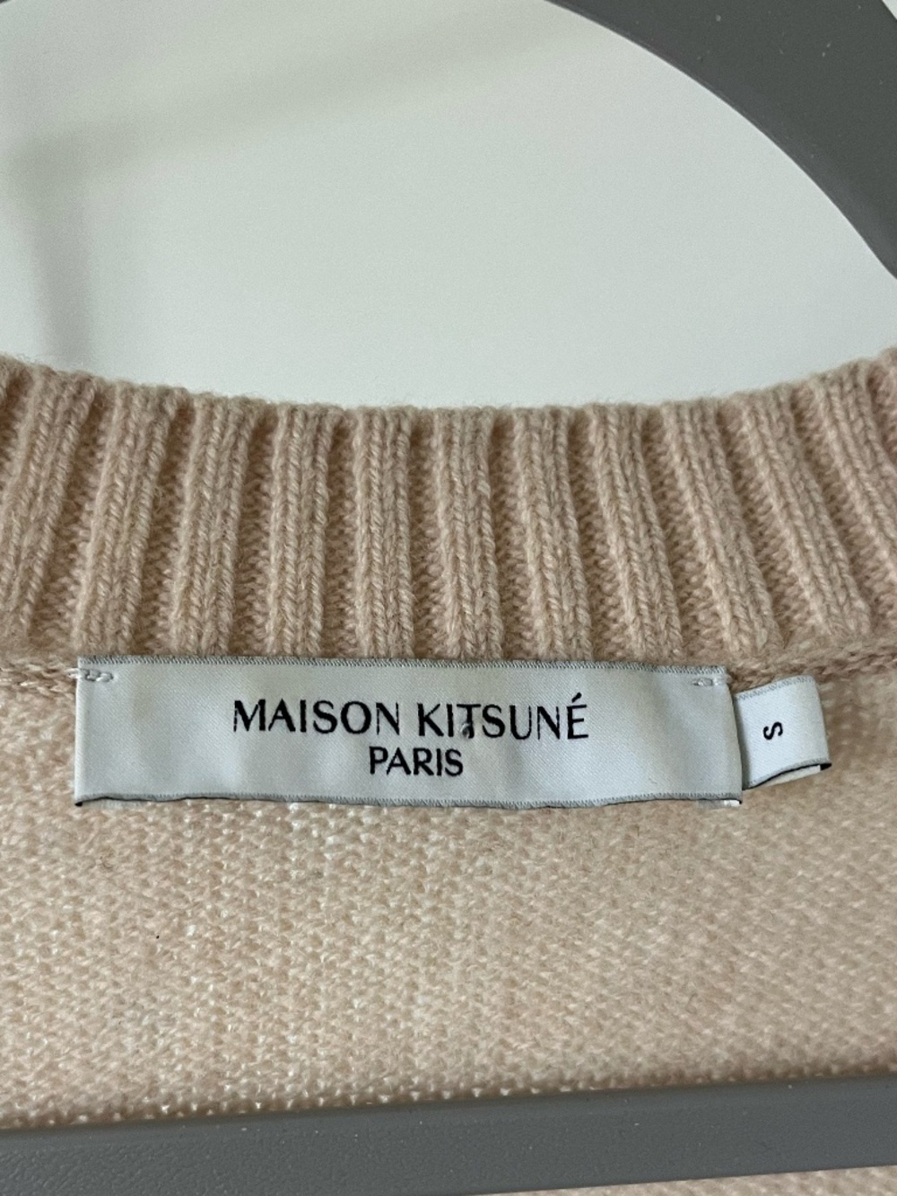 MAISON KITSUNÉ PARIS | Women's Natural Maison Kitsuné Baby Fox Boxy Cardigan - Picture 12 of 14